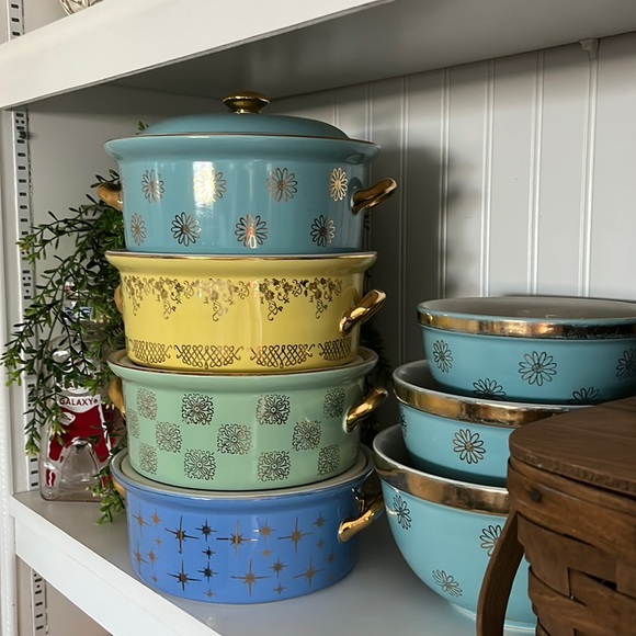 Welcome to my closet! - Picture 6 of 10